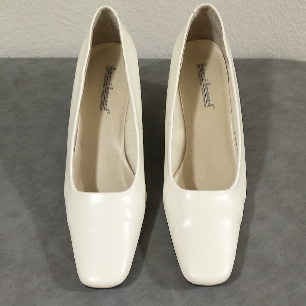 Harvey Bernard Cream Square-Toe Women's Shoes